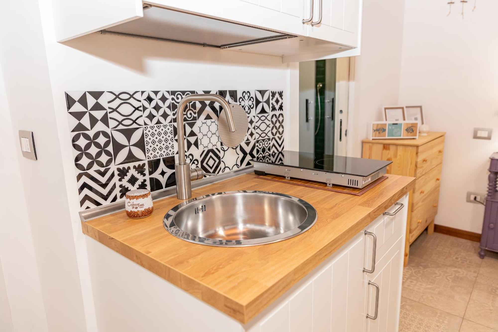 דירות בארלטה Centro Storico Redmood House A 5 Min Dal Mare, Wi-Fi, A/C E Netflix מראה חיצוני תמונה