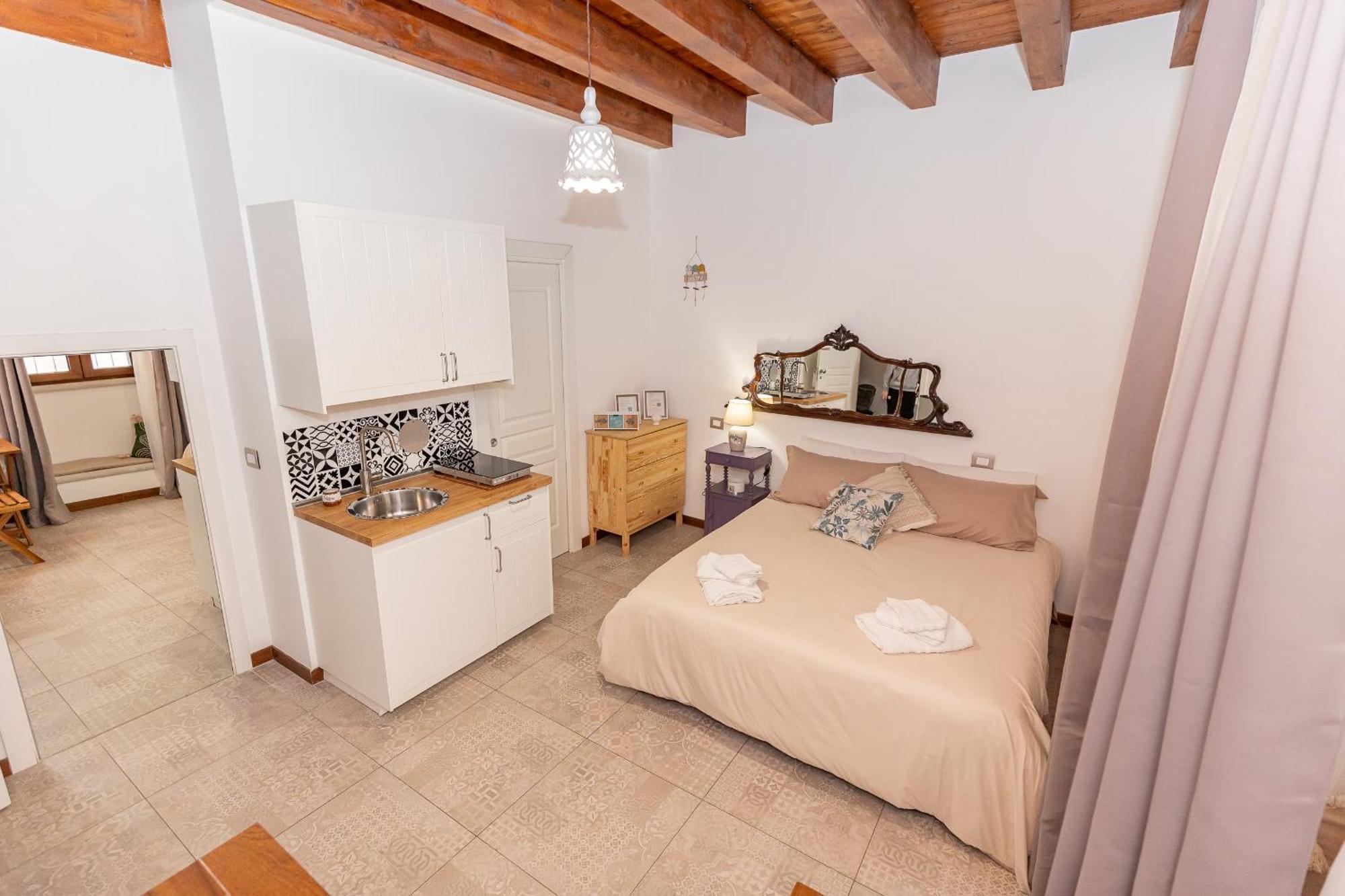דירות בארלטה Centro Storico Redmood House A 5 Min Dal Mare, Wi-Fi, A/C E Netflix מראה חיצוני תמונה