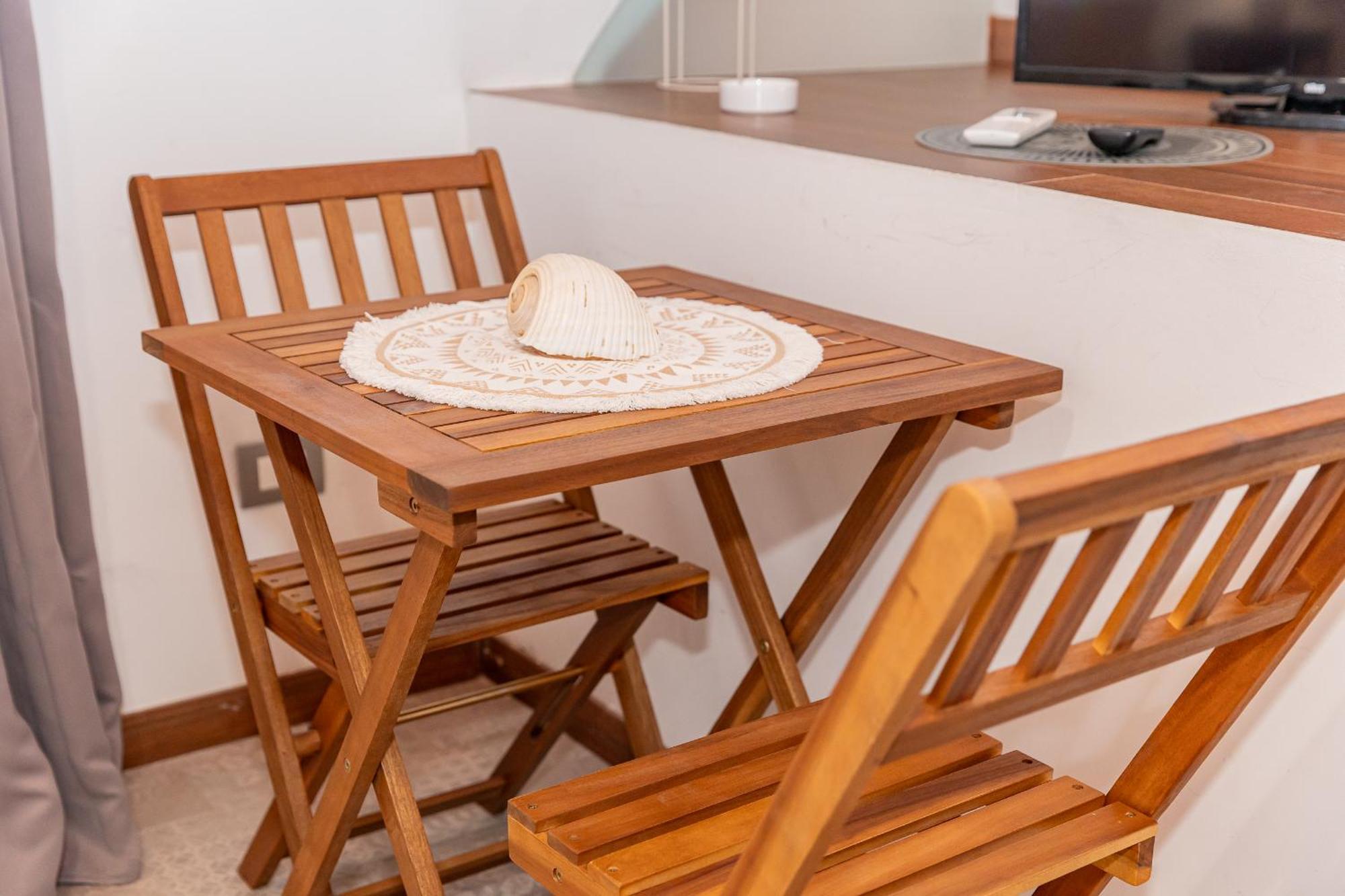 דירות בארלטה Centro Storico Redmood House A 5 Min Dal Mare, Wi-Fi, A/C E Netflix מראה חיצוני תמונה